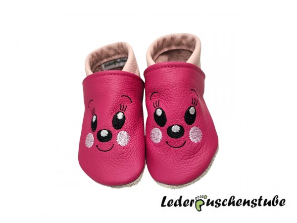 Lederpuschen in pink-rosa lachendes Gesicht